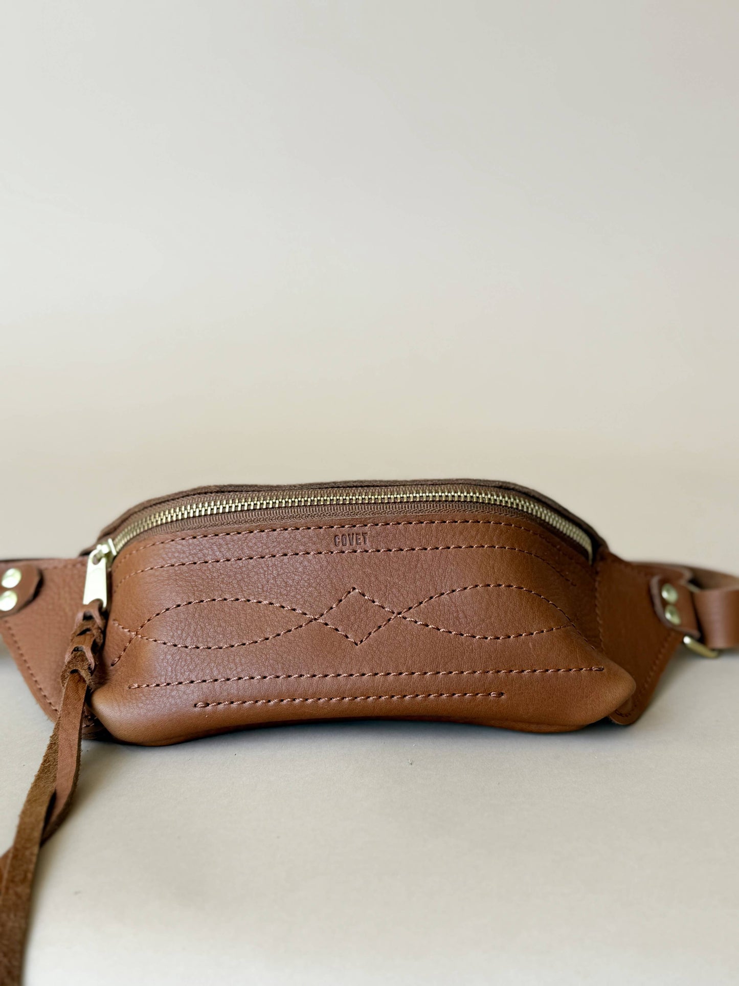 The Outrider Collection - Amelia chest pack: Sand