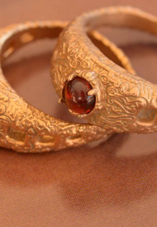 The Queen: Bronze / 7 / Red Garnet