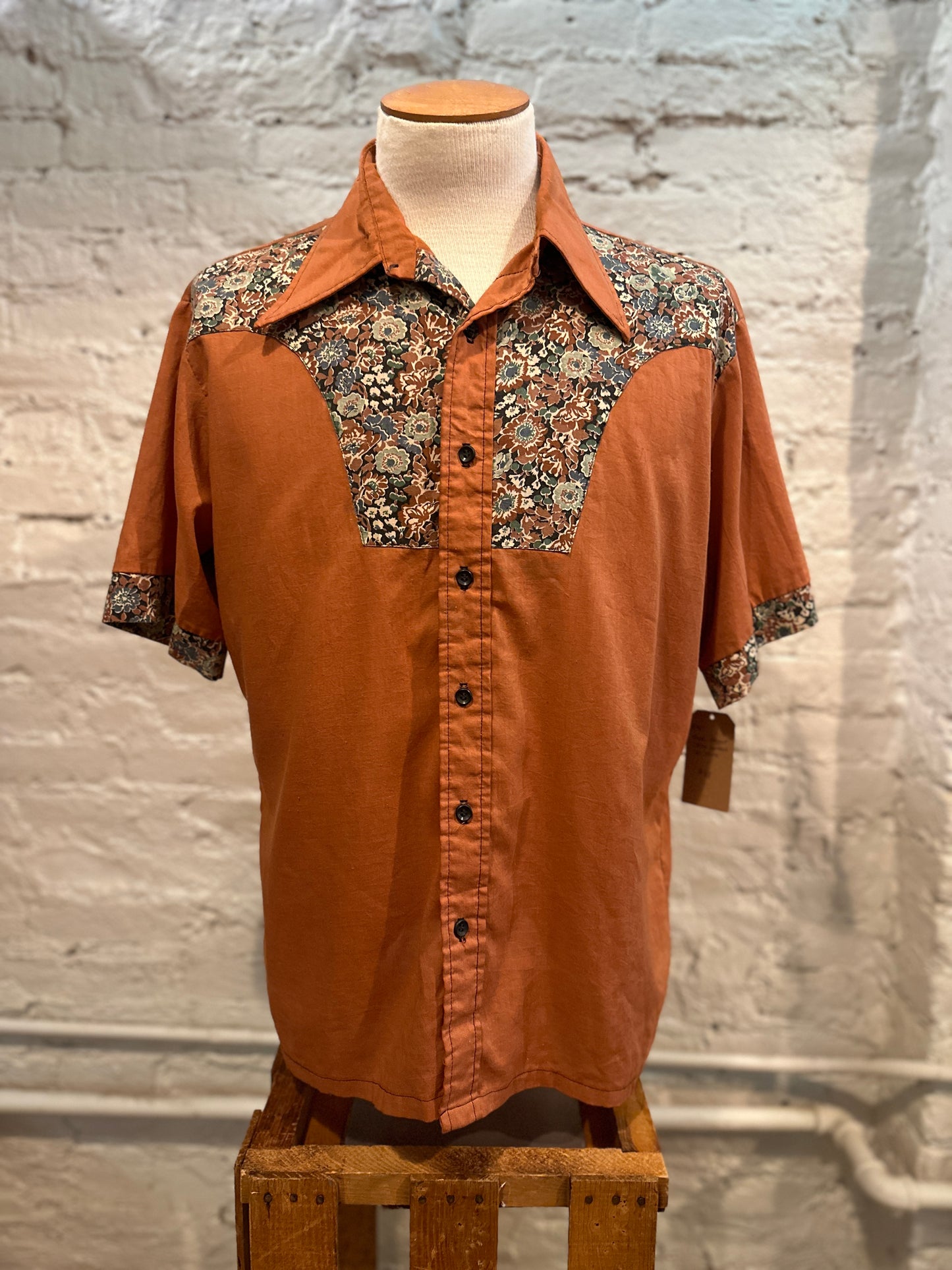 1970's Mens Button Up Shirt with Floral Accents