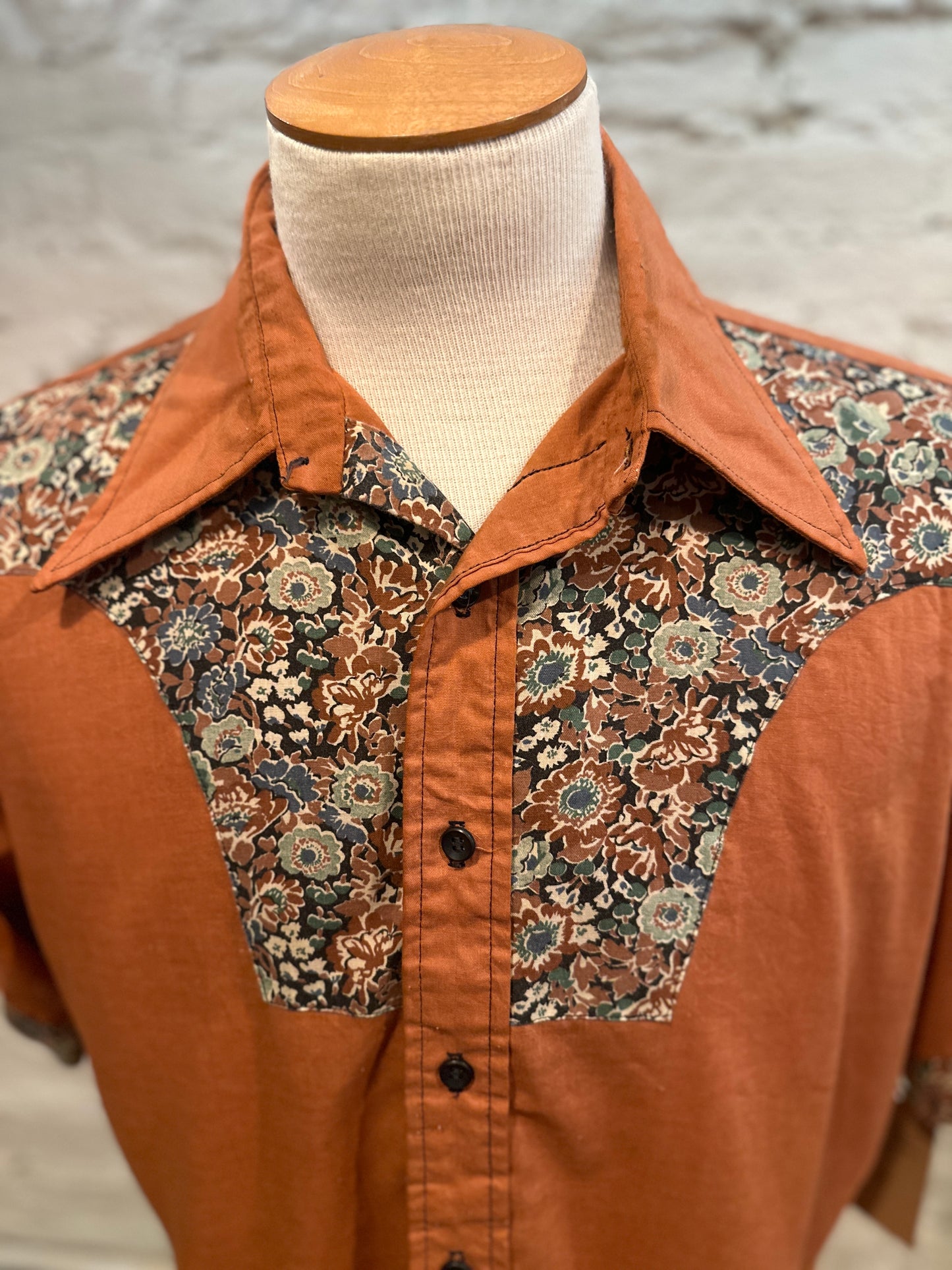 1970's Mens Button Up Shirt with Floral Accents