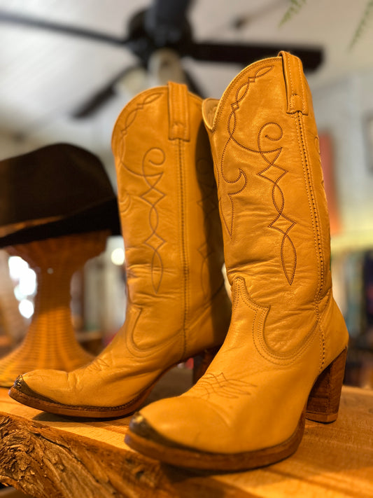 1970s Acme Cream Cowgirl Boots sz 6.5