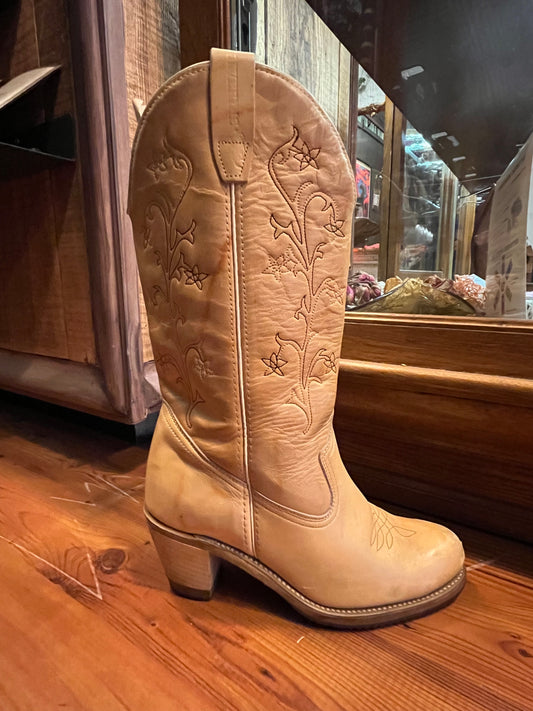 Cowgirl Boots size 9