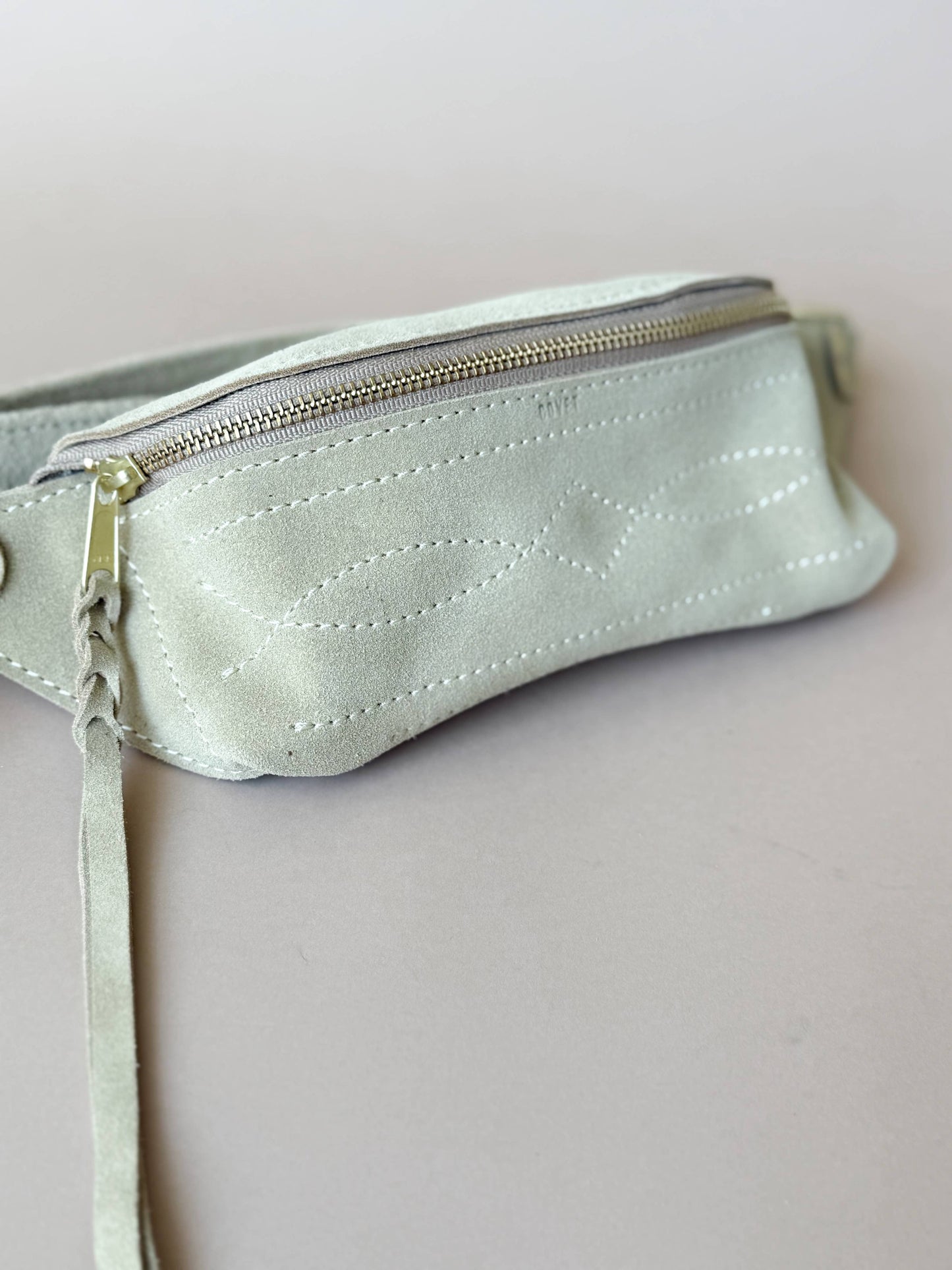 The Outrider Collection - Amelia chest pack: Sand