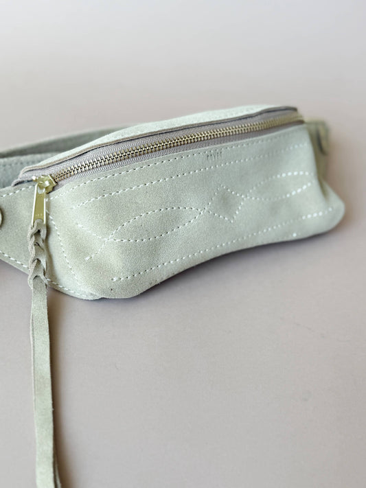 The Outrider Collection - Amelia chest pack: Sand