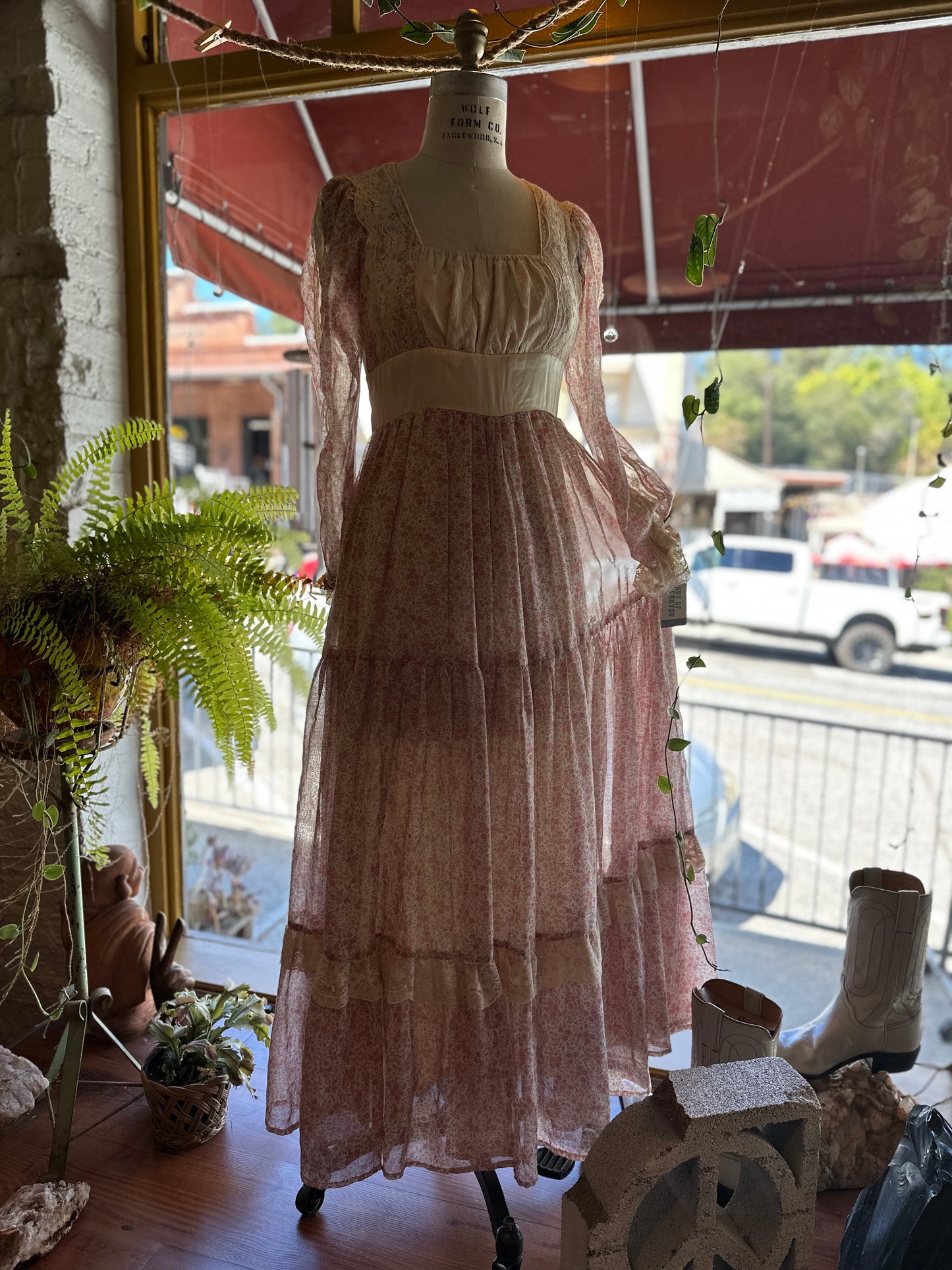 Gunne Sax Dress - delicate pink floral and satin belt
