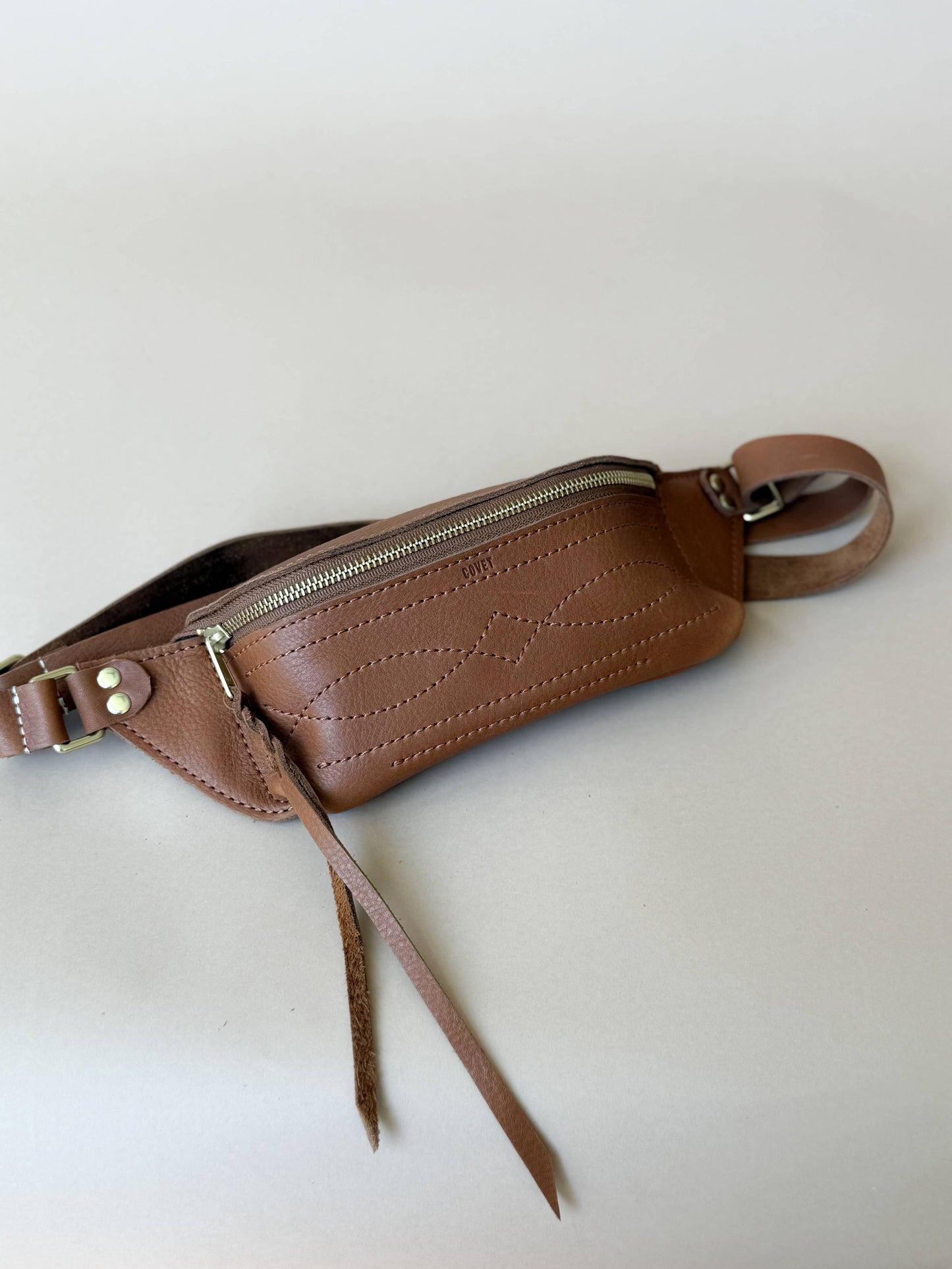 The Outrider Collection - Amelia chest pack: Tobacco