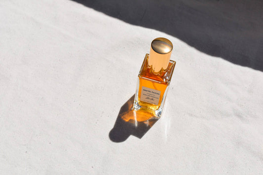 Earth Horse - Organic Perfume - Vetiver x Sandalwood x Amber: Travel / Mini