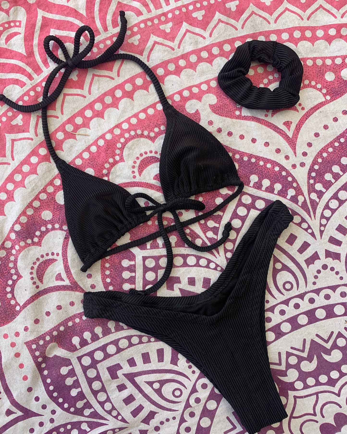 Ribbed Angled Bikini: Black- M / Black- M