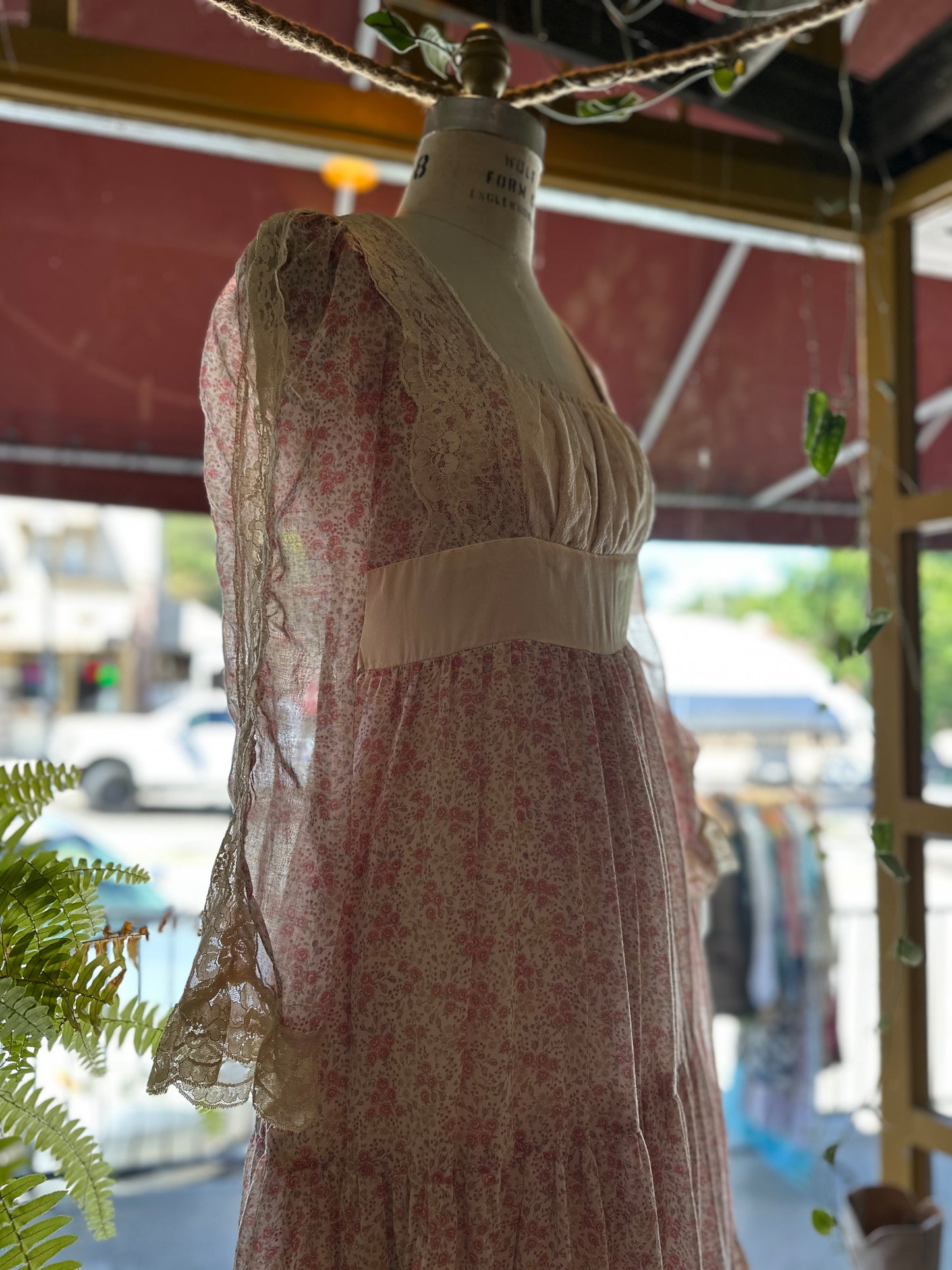 Gunne Sax Dress - delicate pink floral and satin belt