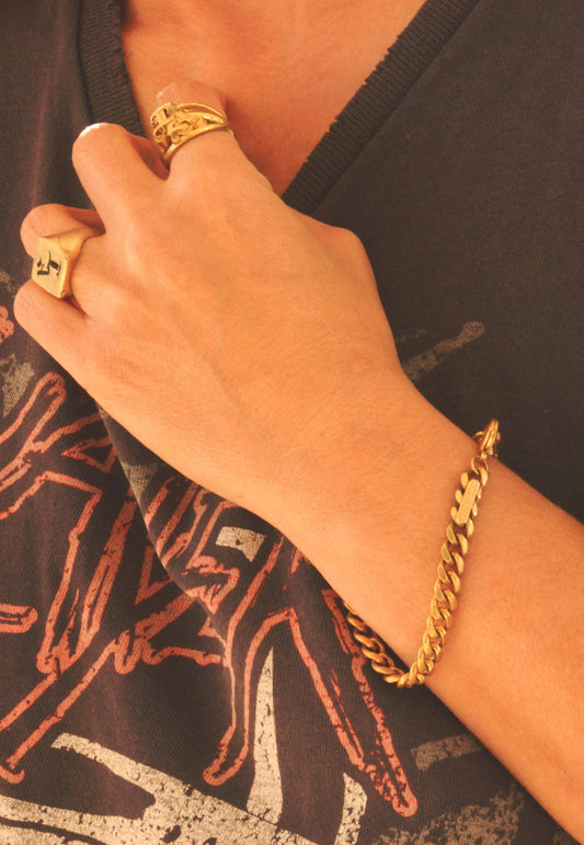 Cuban chain bracelet: 7”