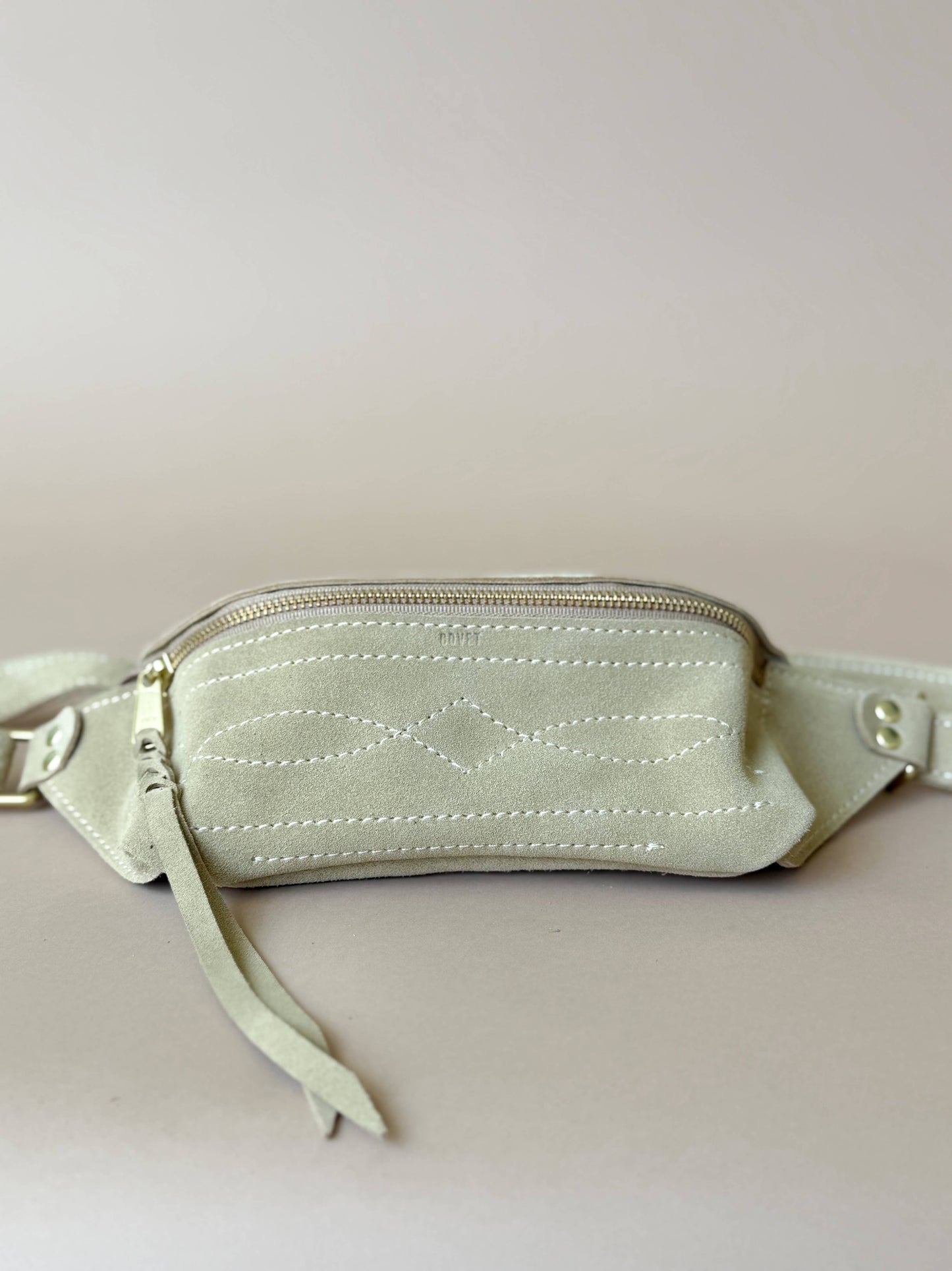 The Outrider Collection - Amelia chest pack: Sand
