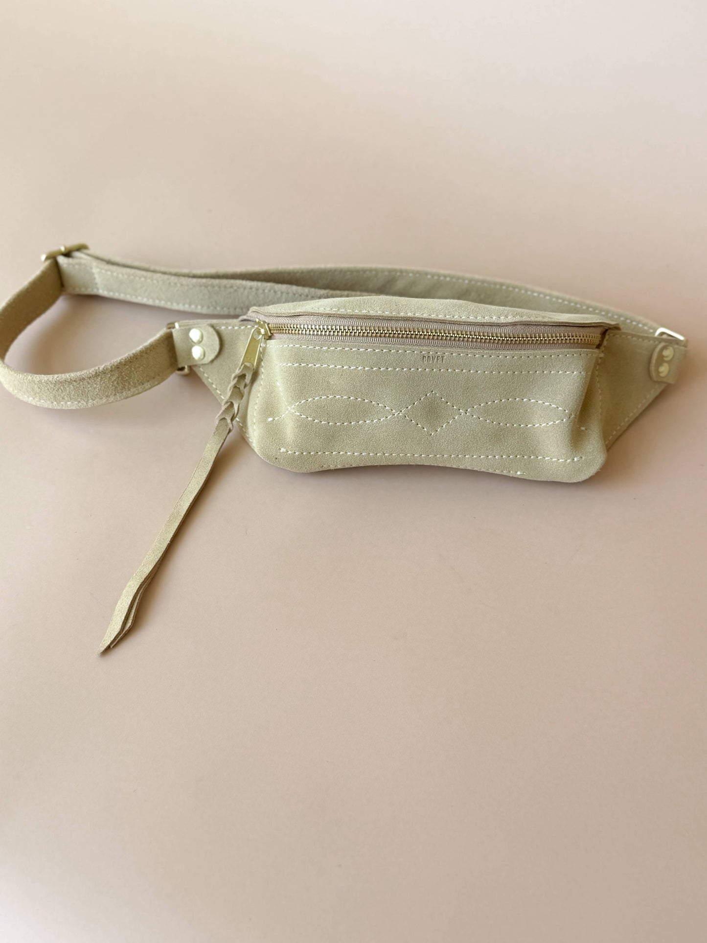 The Outrider Collection - Amelia chest pack: Tobacco