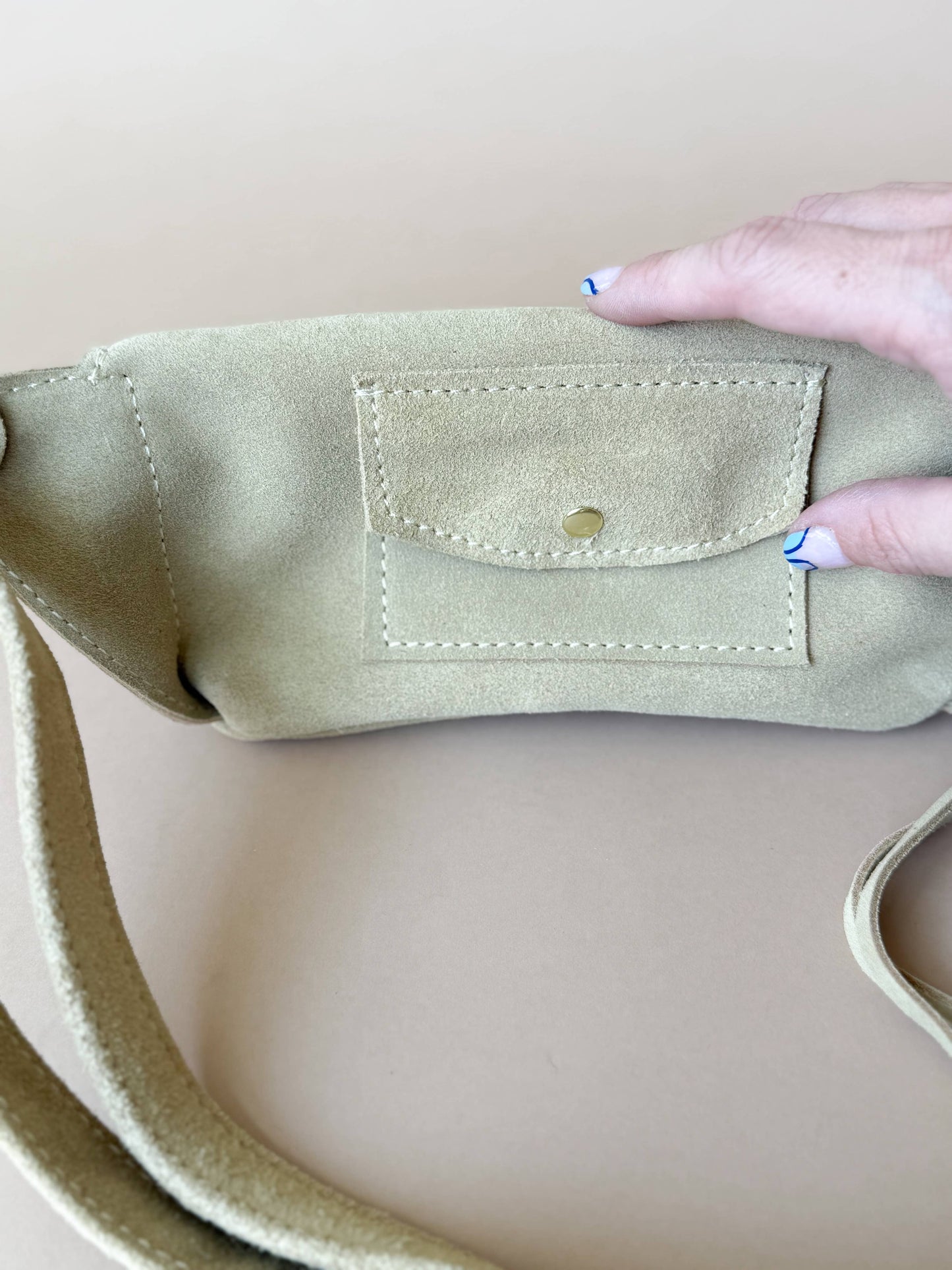 The Outrider Collection - Amelia chest pack: Sand